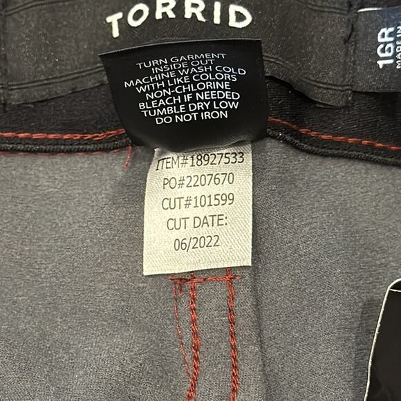 NWT Torrid Women's Sky High Skinny Faux Leather High Rise Pant Size 16 - Picture 9 of 9